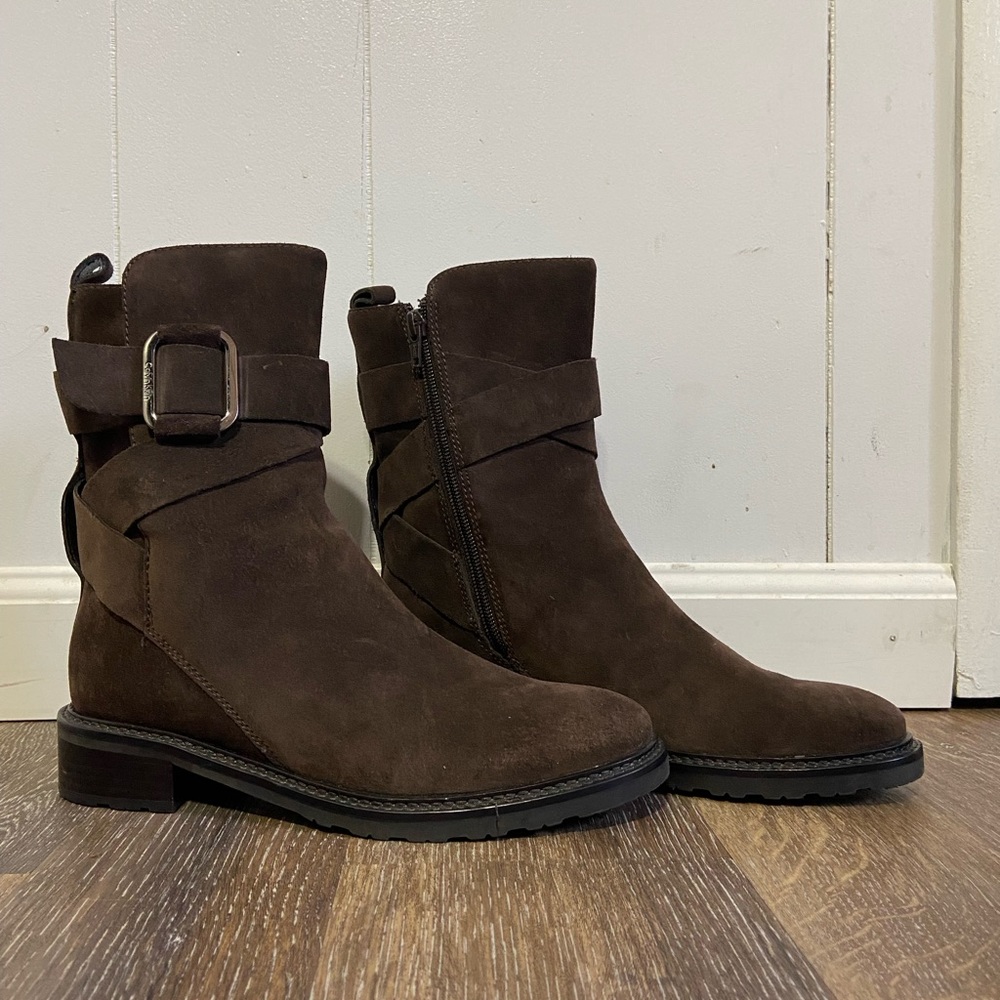LEATHER BOOTIES